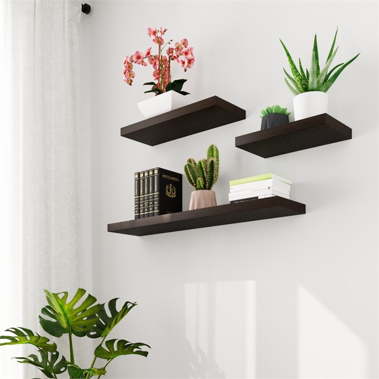 Wooden shelves in Mensole