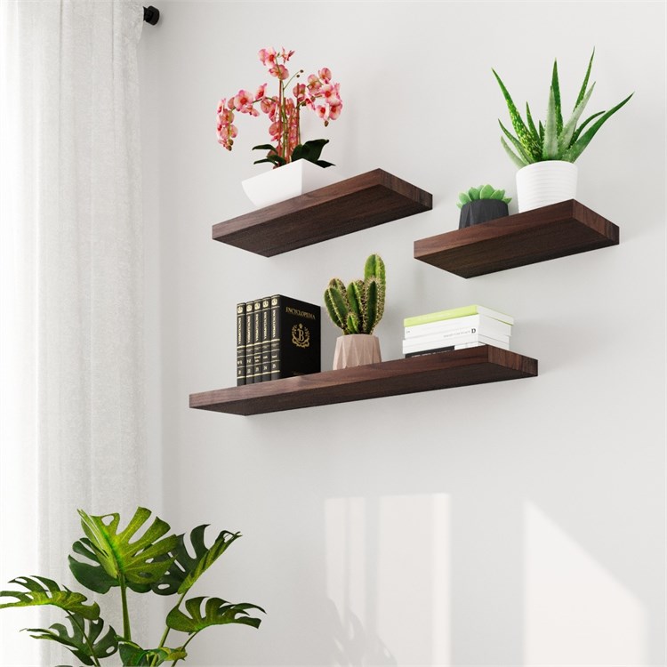 Wooden shelves in Mensole